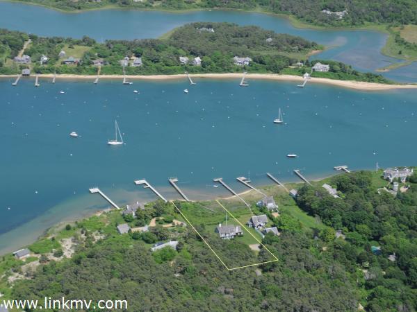 40 Green Hollow Road Edgartown, MA 02539 - Photo 2 of 31 http://d1qzqeyxiitrap.cloudfront.net/photos/19580/600/08a3ca2d.jpg