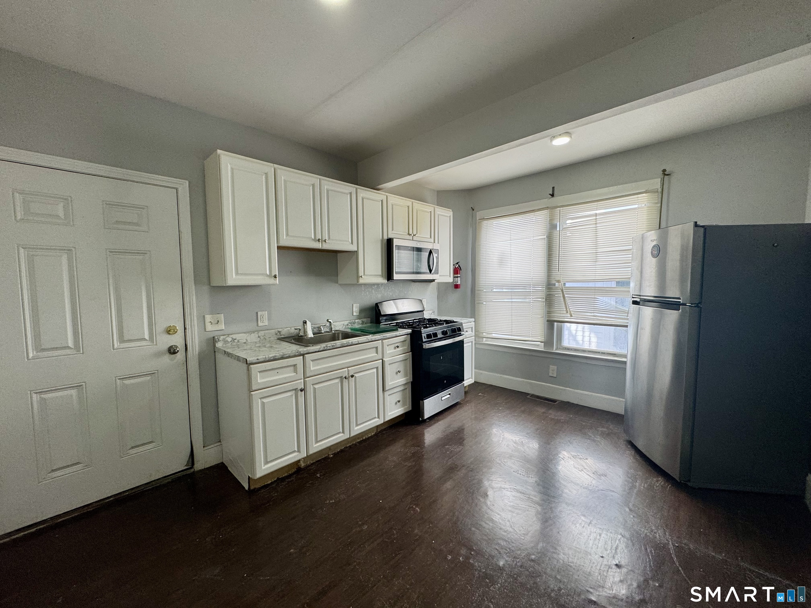 127 Caroline Street, Unit 1 Bridgeport, CT 06608 - Photo 2 of 4