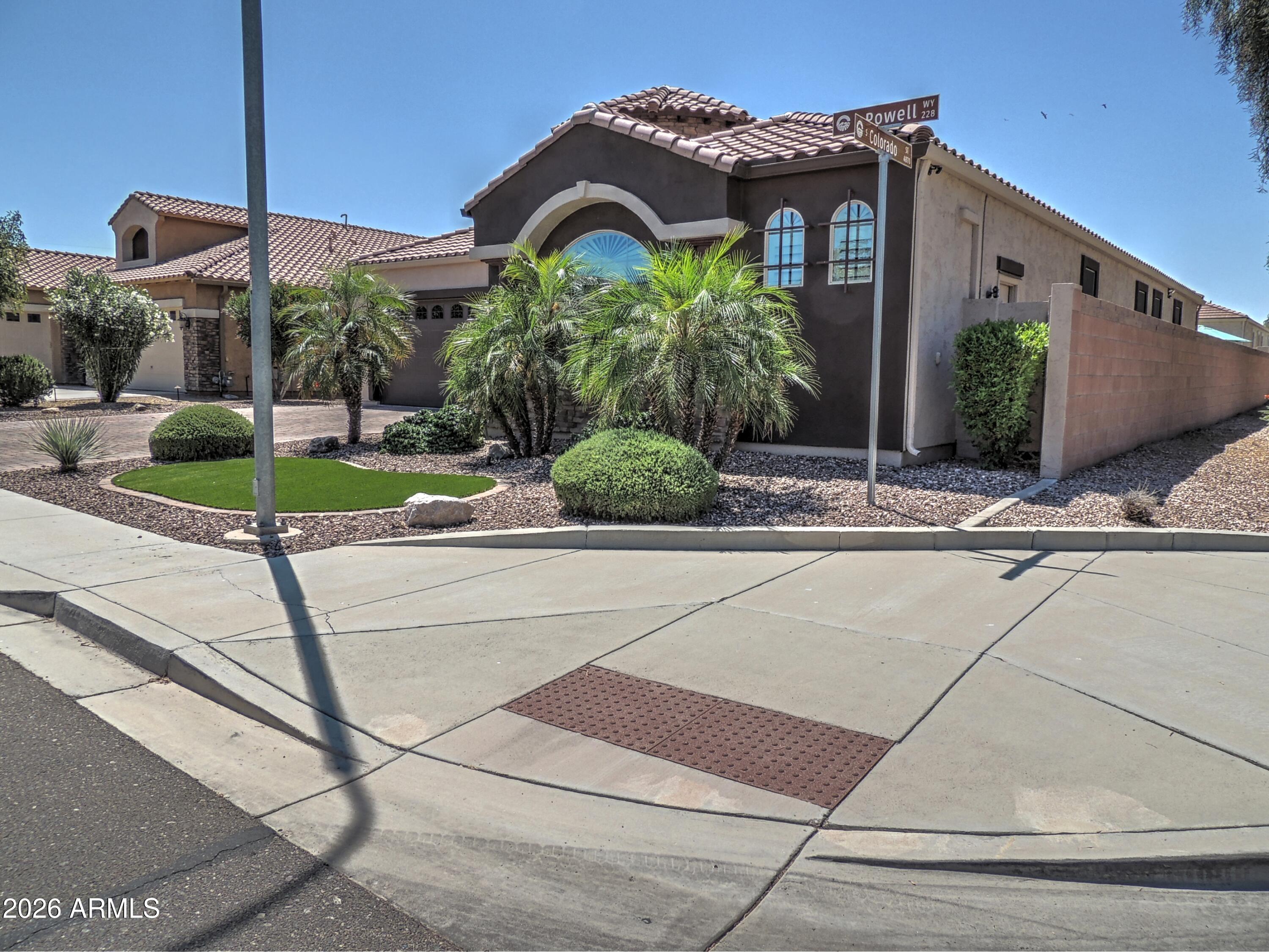 229 East Powell Way Chandler, AZ 85249 - Photo 4 of 32