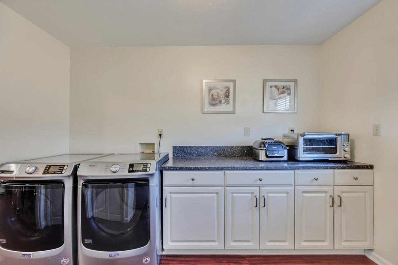 5448 Mt Olive Road Crestview, FL 32539 - Photo 15 of 37 a utility room with dryer and washer