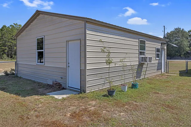 a view of a house with backyard