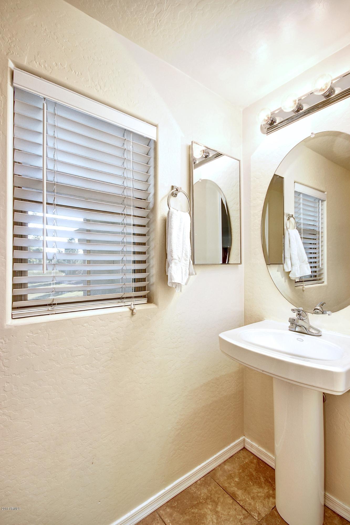 3949 South Rim Road Gilbert, AZ 85297 - Photo 12 of 27 guest bath