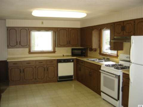 1570 West Valley Road Adrian, MI 49221 - Photo 2 of 13 20369077-1.JPG