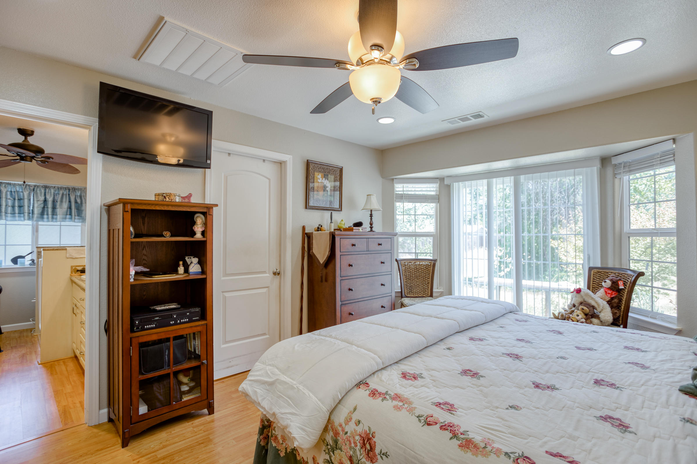 18558 Old Oasis Road Redding, CA 96003 - Photo 16 of 58 IMG_8577