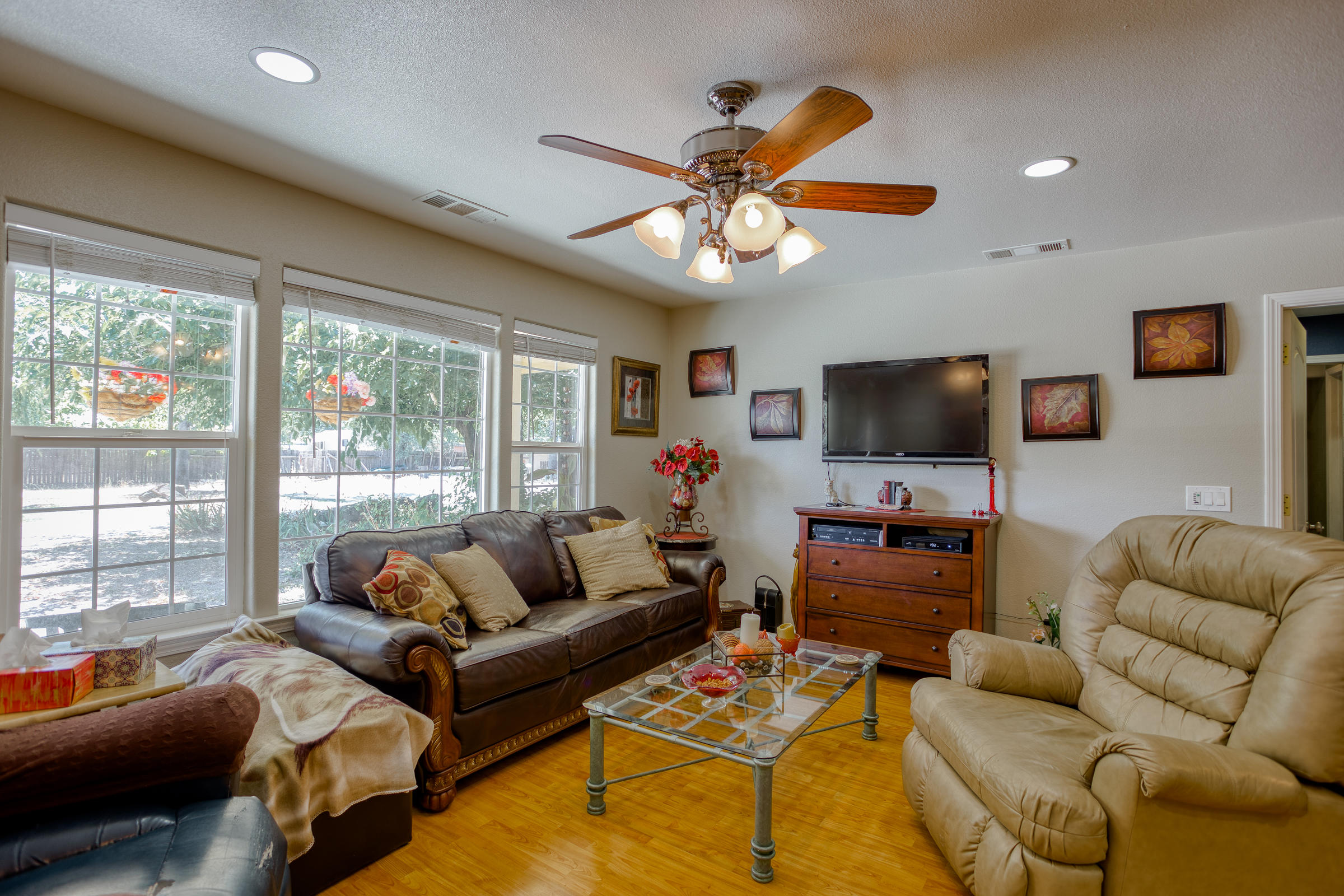 18558 Old Oasis Road Redding, CA 96003 - Photo 5 of 58 IMG_8517