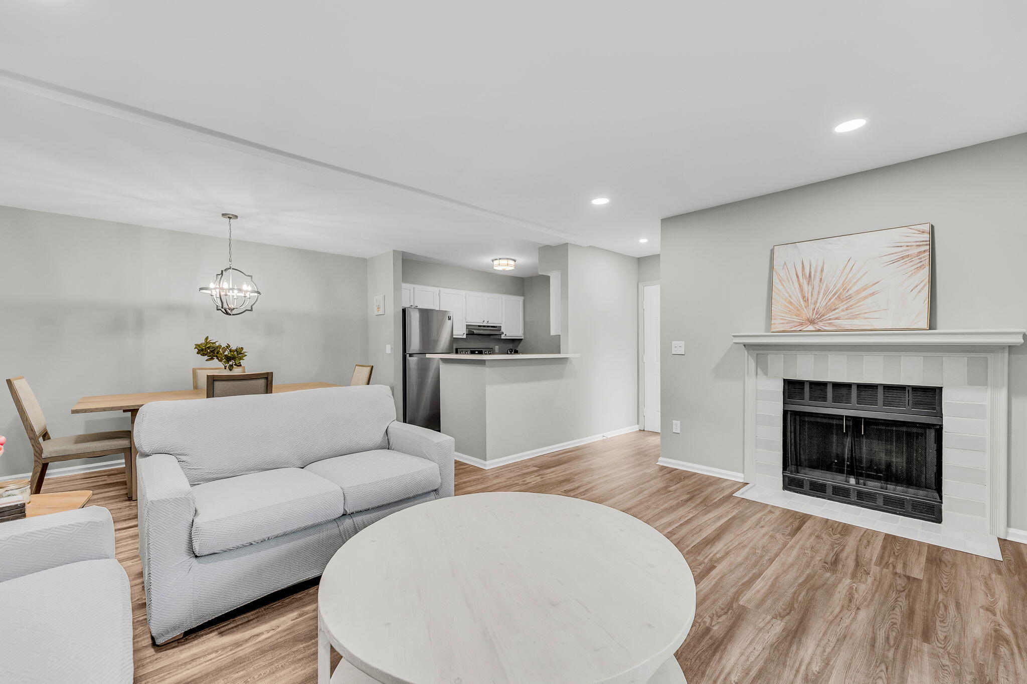 CREM - 1054 Anna Knapp Blvd 4A + Ameniti