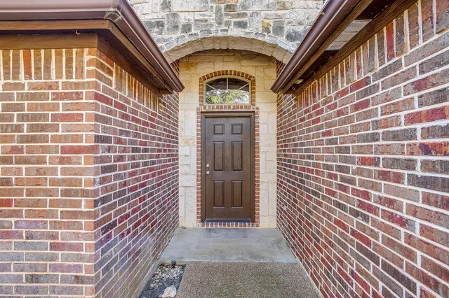 a view of entryway with a front door