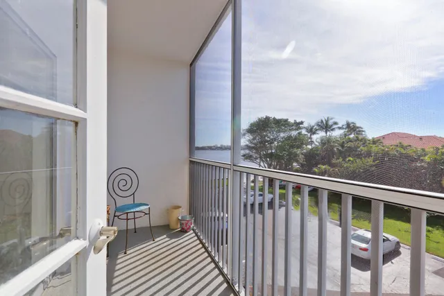 $129,000 | 1516 South Lakeside Drive, Unit 318, Lake Worth Beach, FL 33460