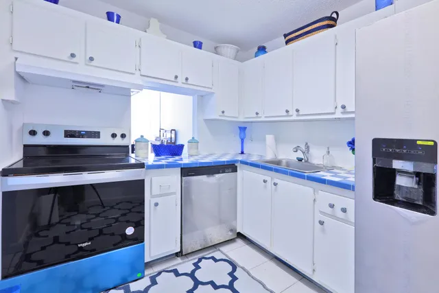 $129,000 | 1516 South Lakeside Drive, Unit 318, Lake Worth Beach, FL 33460