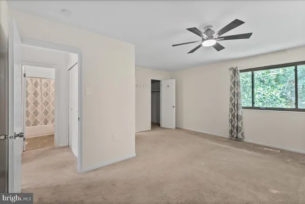 a view of empty room with window