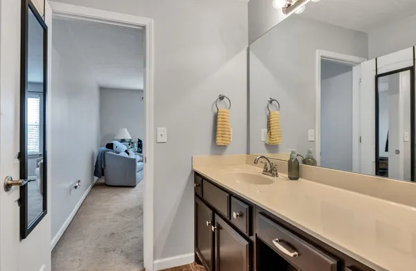 a en suite bathroom with a double vanity sink and mirror