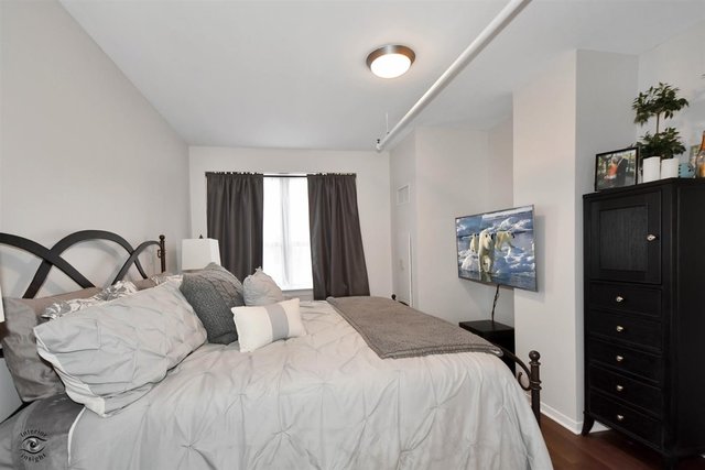 511 West Division Street, Unit 406 Chicago, IL 60610 - Photo 16 of 33