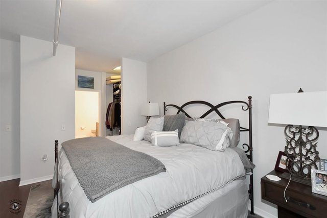 511 West Division Street, Unit 406 Chicago, IL 60610 - Photo 17 of 33