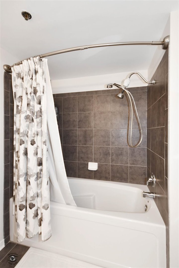 511 West Division Street, Unit 406 Chicago, IL 60610 - Photo 19 of 33