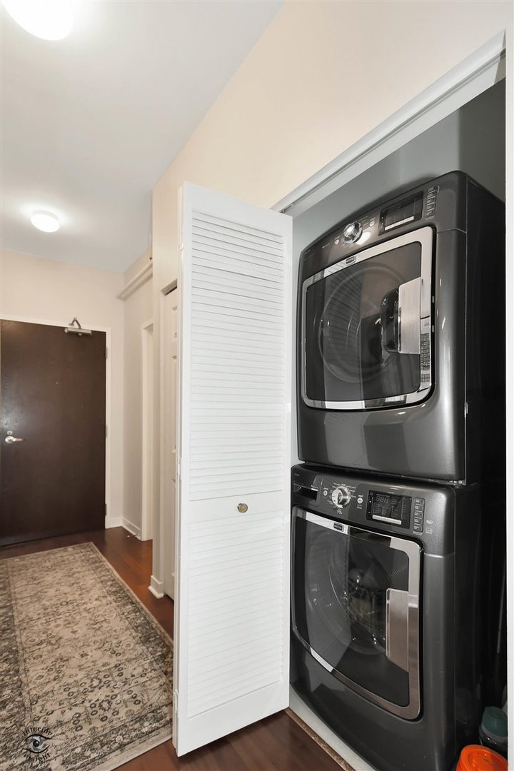 511 West Division Street, Unit 406 Chicago, IL 60610 - Photo 26 of 33