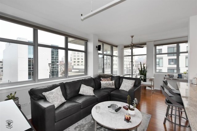 511 West Division Street, Unit 406 Chicago, IL 60610 - Photo 4 of 33