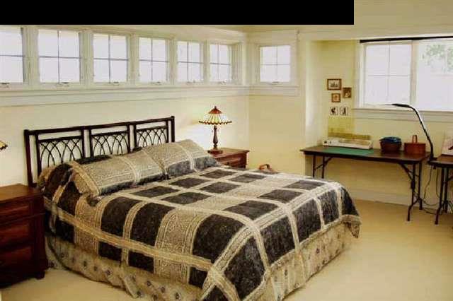 155 Pulehu Road Kula, HI 96790 - Photo 4 of 18 a bedroom with a bed and a window