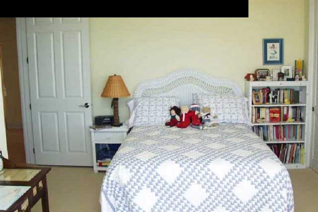 155 Pulehu Road Kula, HI 96790 - Photo 5 of 18 a bedroom with a bed and a book shelf