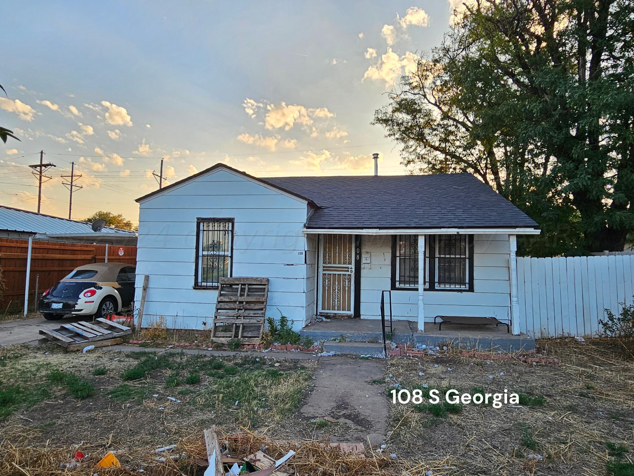 Amarillo Investments Portfolio Amarillo, TX 79106 - Photo 14 of 22 a front view of a house with garden