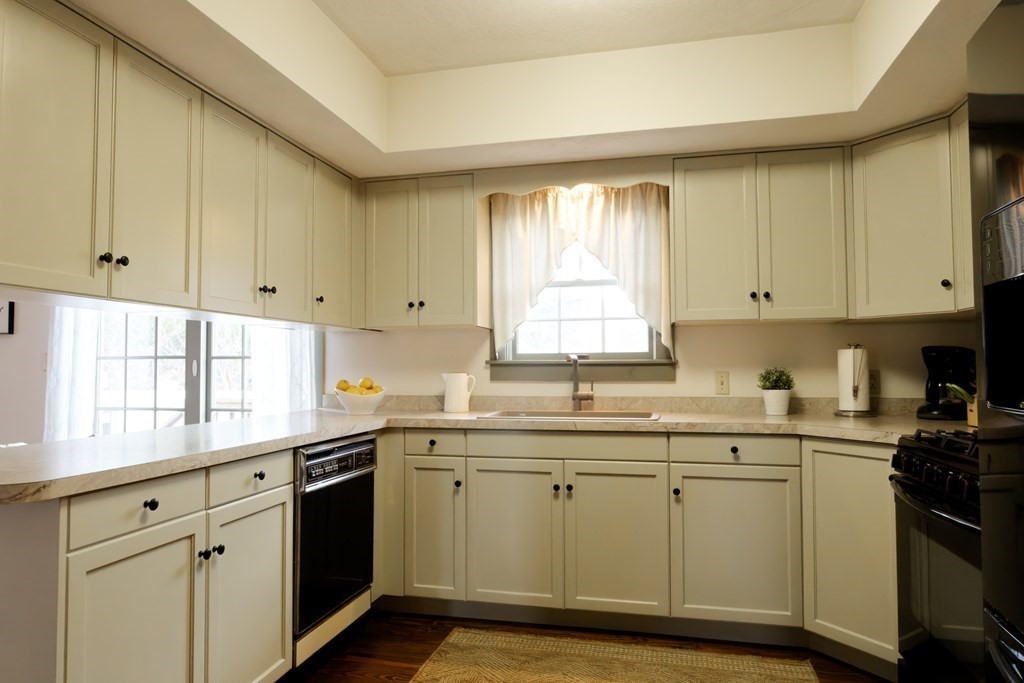 43 Brookfield Road Tewksbury, MA 01876 - Photo 5 of 29 Gallery Image 5