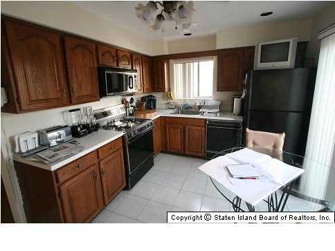 12 Rome Avenue Staten Island, NY 10304 - Photo 2 of 7 Additional Photo