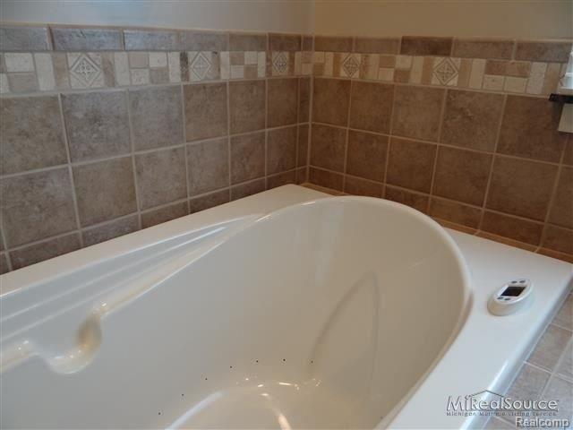 16 Hampton Road Grosse Pointe, MI 48236 - Photo 18 of 23 31154474-12.jpg