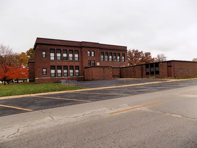 $500,000 | 1206 East Elm Street, Streator, IL 61364