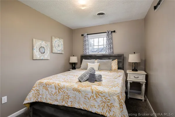 $290,000 | 206 Hopkins Lane, Jeffersonville, IN 47130