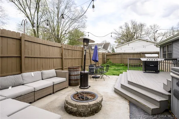 $290,000 | 206 Hopkins Lane, Jeffersonville, IN 47130