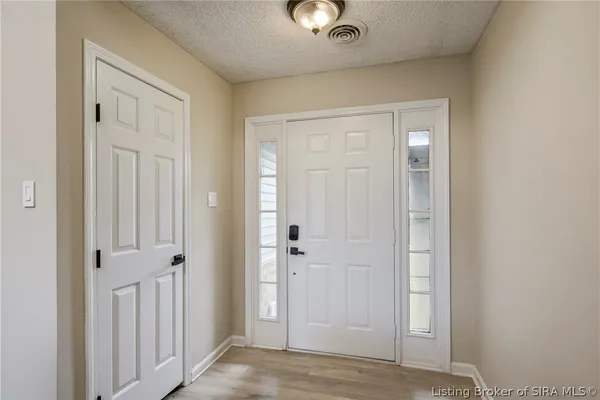 $290,000 | 206 Hopkins Lane, Jeffersonville, IN 47130