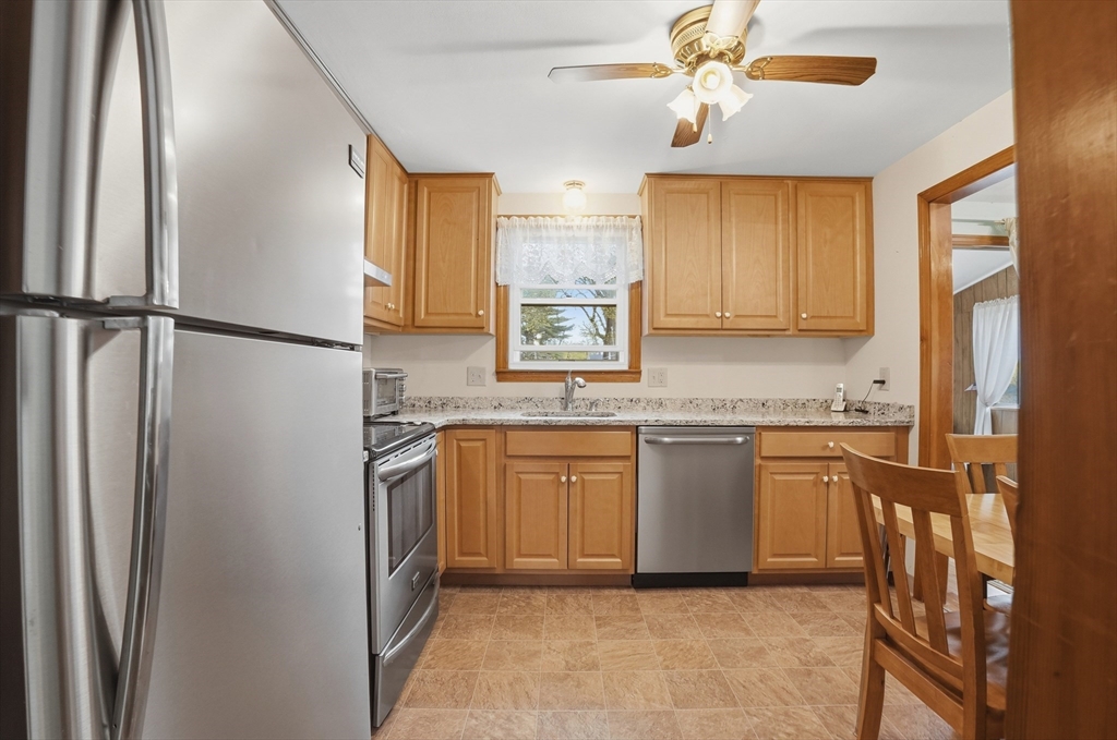184 Dover Street Brockton, MA 02301 - Photo 4 of 33