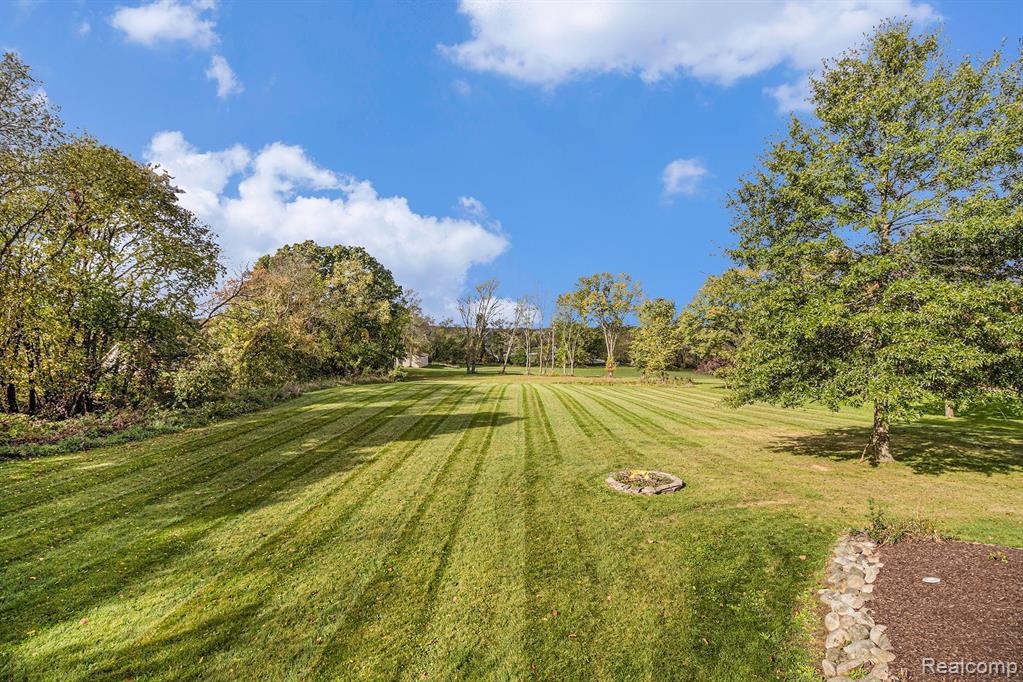 6095 Denton Hill Road Fenton, MI 48430 - Photo 29 of 37