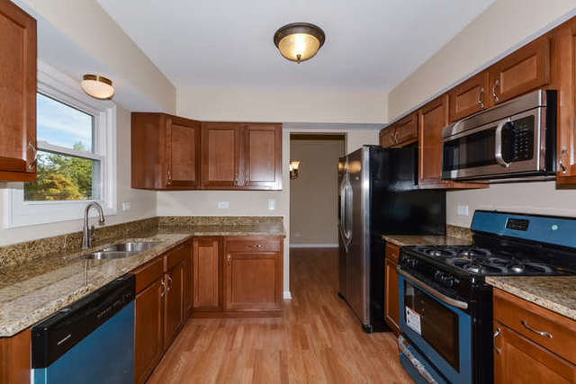 655 Shallow Cove Road Lake Zurich, IL 60047 - Photo 2 of 25 Gallery Image 2