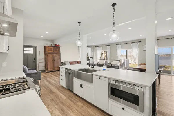 $975,000 | 780 Beach Drive, Brooklyn, MI 49230