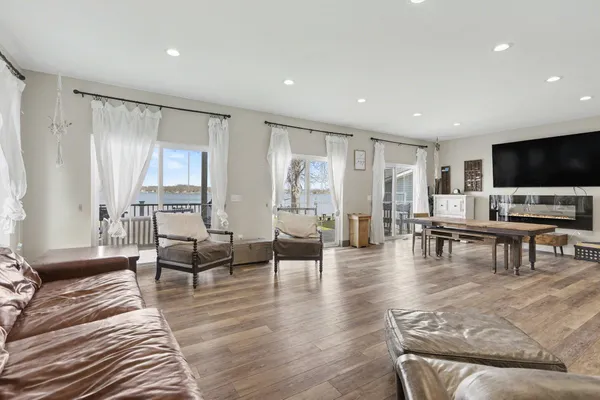 $975,000 | 780 Beach Drive, Brooklyn, MI 49230