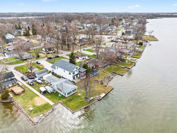 $975,000 | 780 Beach Drive, Brooklyn, MI 49230