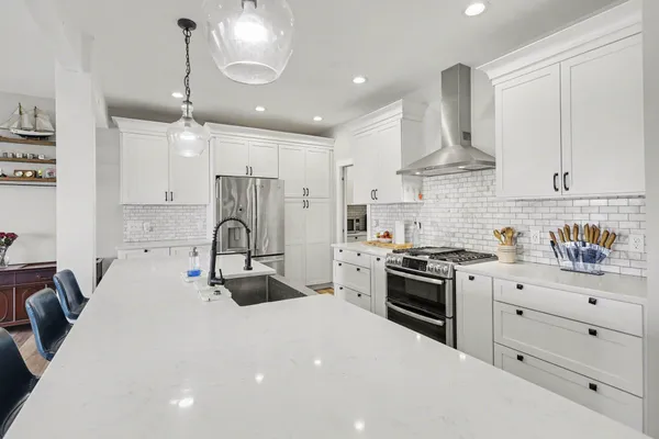 $975,000 | 780 Beach Drive, Brooklyn, MI 49230
