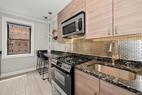 $349,000 | 68 East Hartsdale Avenue, Unit 2L, Hartsdale, NY 10530