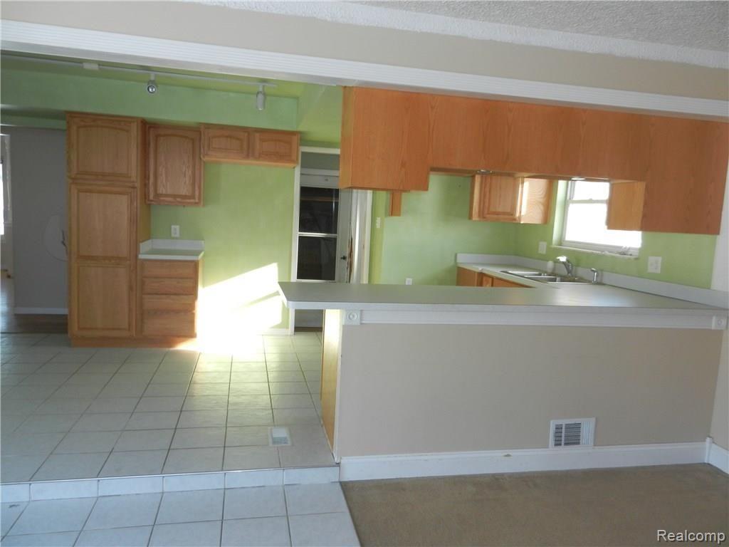 35523 Kelly Road Clinton Township, MI 48035 - Photo 4 of 10