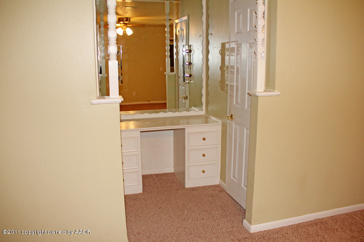 3707 Rutson Drive Amarillo, TX 79109 - Photo 23 of 42 Master Bedroom Dressing Area