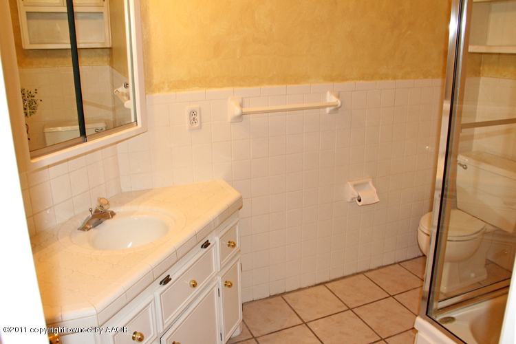 3707 Rutson Drive Amarillo, TX 79109 - Photo 24 of 42 Master Bath