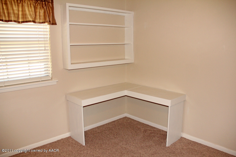 3707 Rutson Drive Amarillo, TX 79109 - Photo 31 of 42 2nd Bedroom Built-In Desk