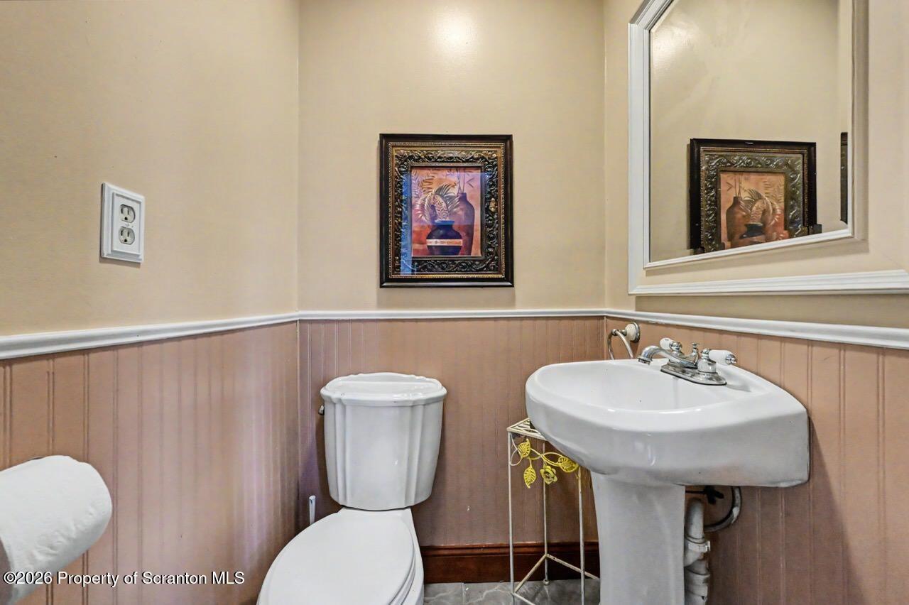 1000 Layton Road Clarks Summit, PA 18411 - Photo 22 of 55 1/2 Bathroom