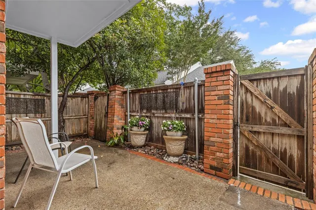 $1,850 | 1231 Roaring Springs Road, Unit 1, Fort Worth, TX 76114