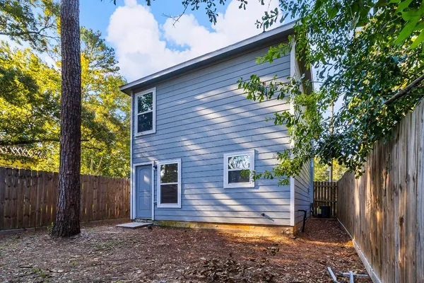 a view of a yard in front of house