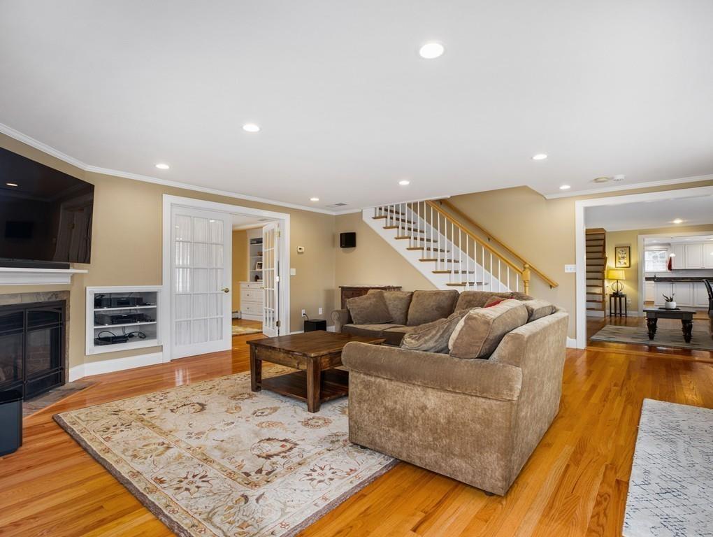 573 Webster Street Needham, MA 02494 - Photo 4 of 28 Gallery Image 4