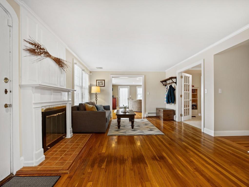 573 Webster Street Needham, MA 02494 - Photo 5 of 28 Gallery Image 5