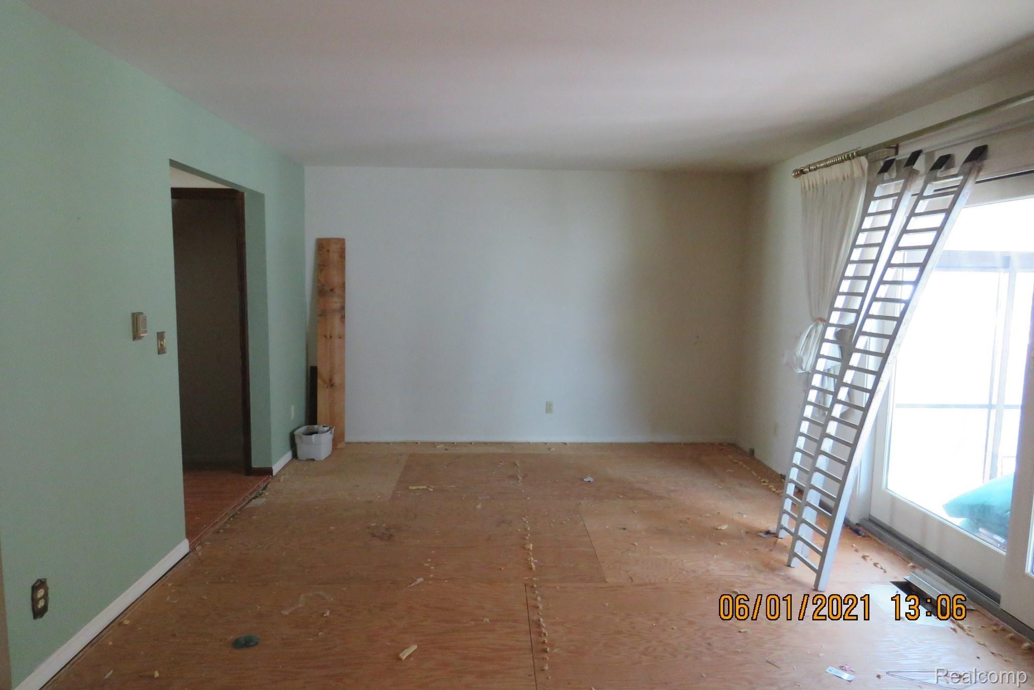 5901-5907 South Rickfield Road, Unit 5907 Jackson, MI 49201 - Photo 24 of 31 IMG_4052.JPG