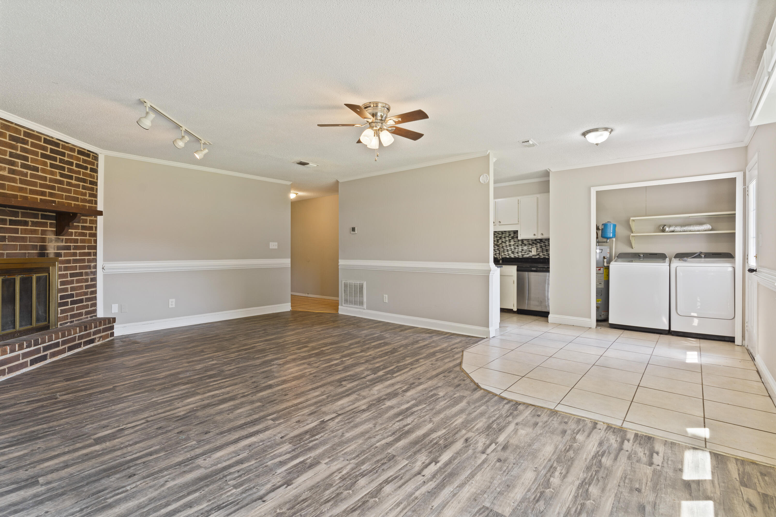 2424 Mims Road Hephzibah, GA 30815 - Photo 5 of 29 Living Room