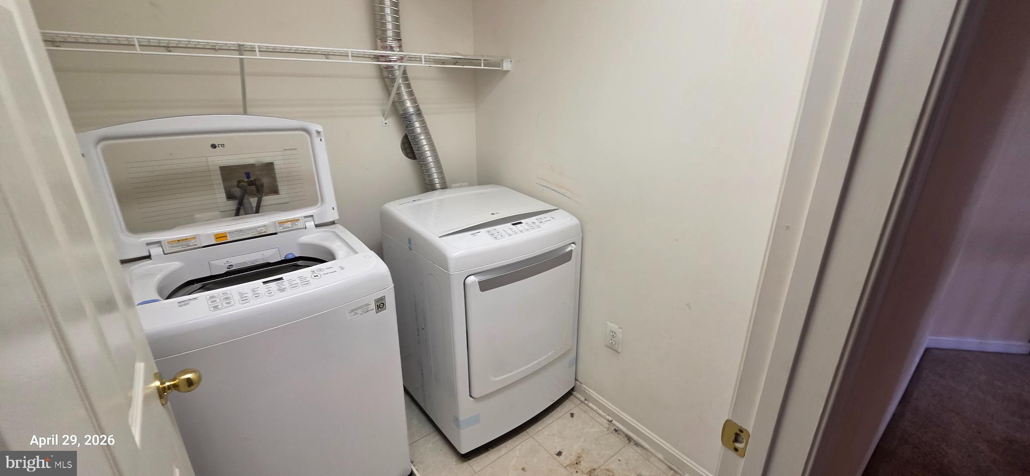 106 Sunlight Drive Frederick, MD 21702 - Photo 5 of 38 a utility room with dryer and washer